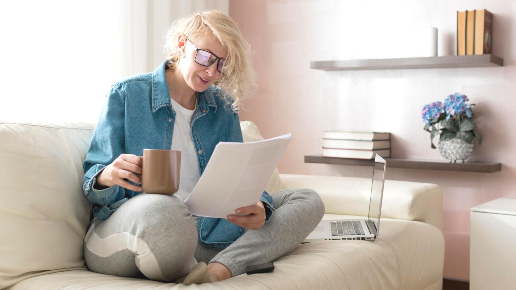 Personne travaillant sur un plan financier personnel